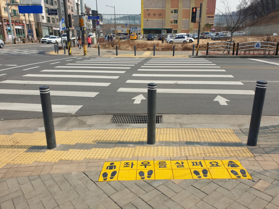 노란발자국_사인블록_구리시 설치 사진 (1).jpg