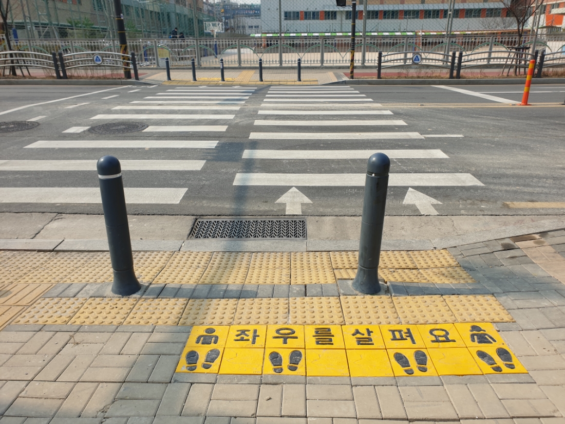 노란발자국_사인블록_구리시 설치 사진 (2).jpg